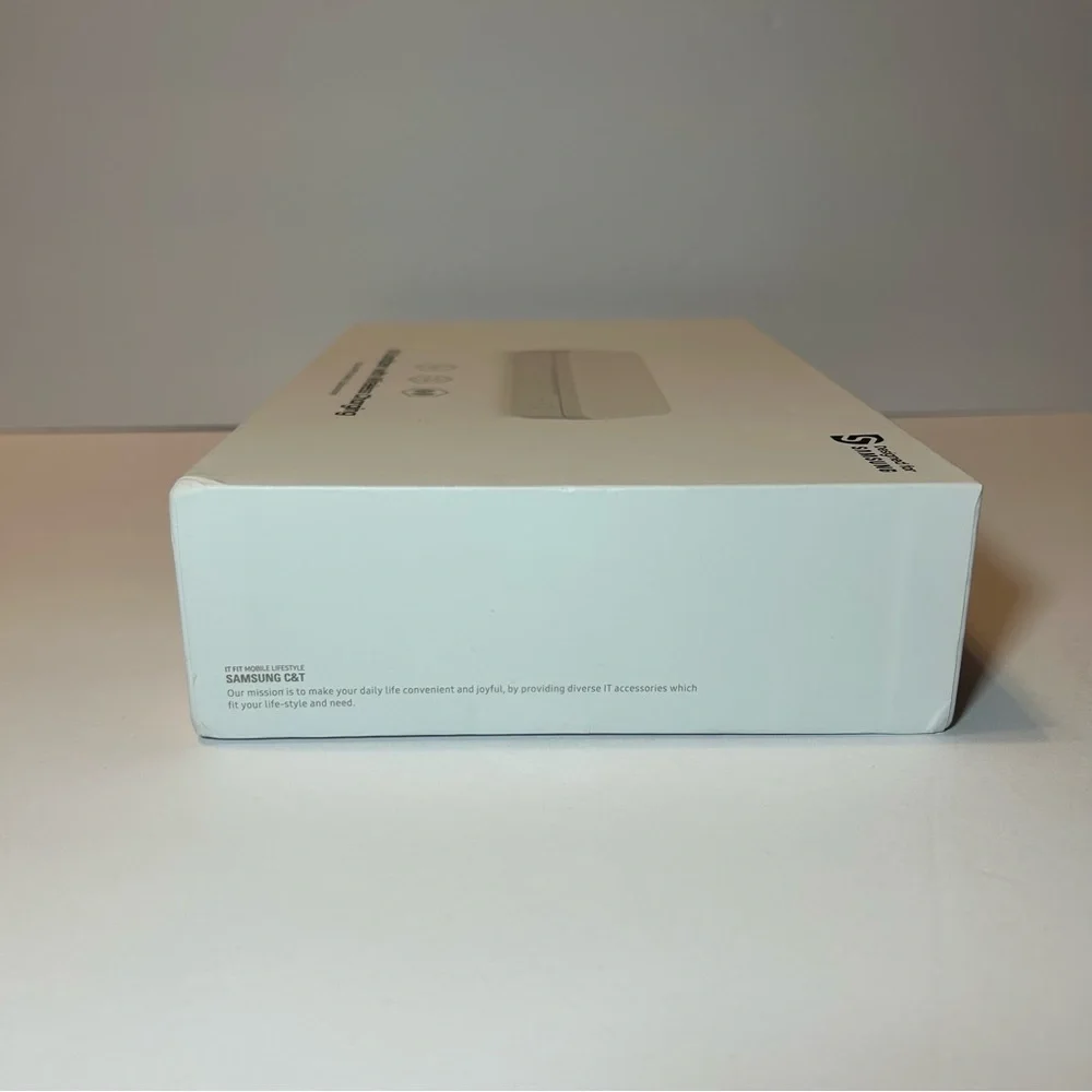 Samsung Electronics Qi Wireless Charger & UV Sanitizer US Version GP-TOU020SACWU